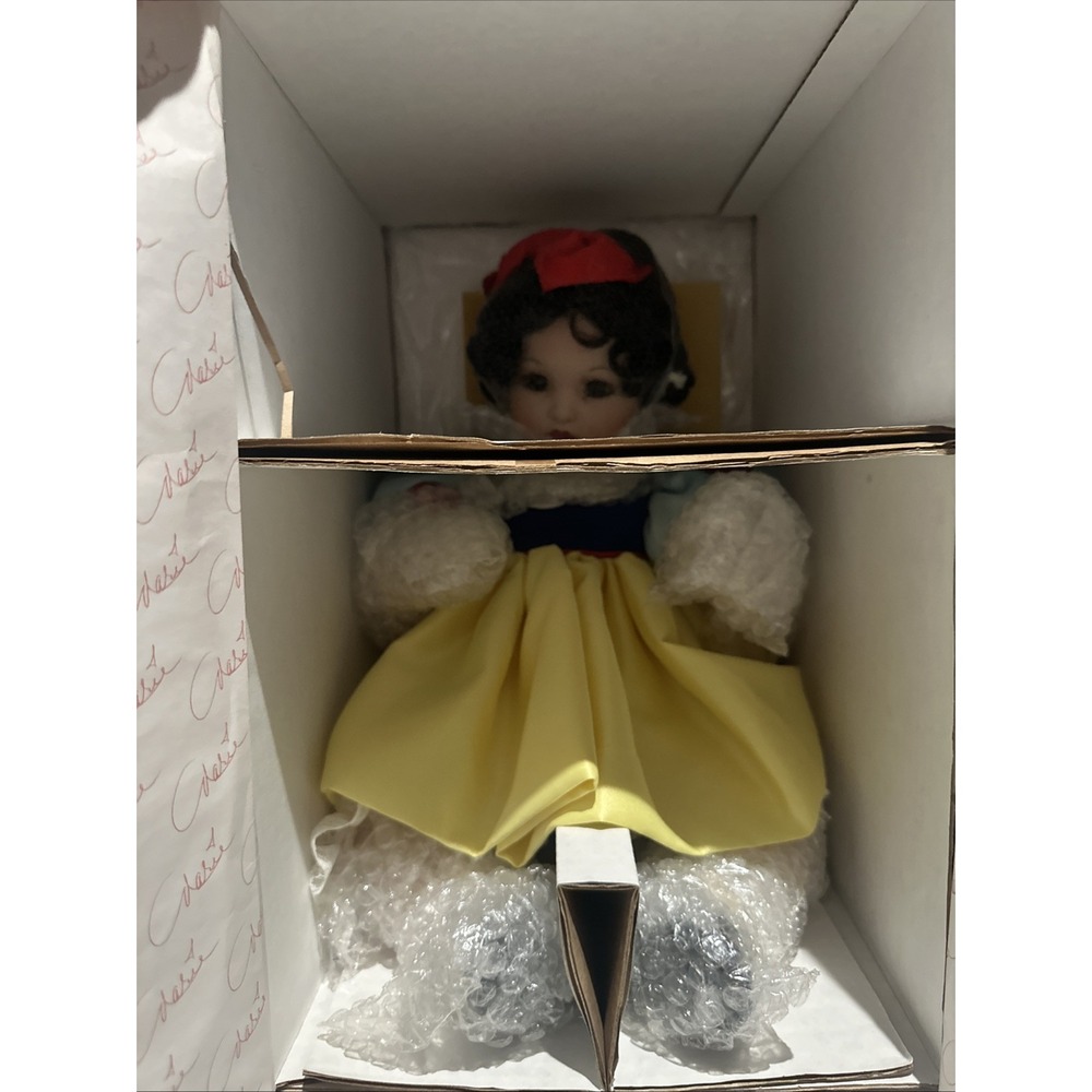 1998 MARIE OSMOND signed BABY SNOW WHITE 15 in w box & bracelet Disney store